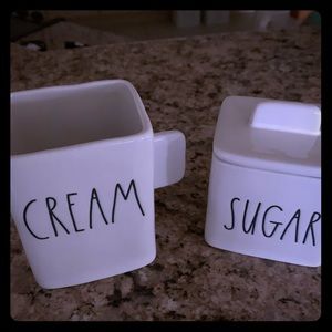 Rae Dunn sugar/creamer set